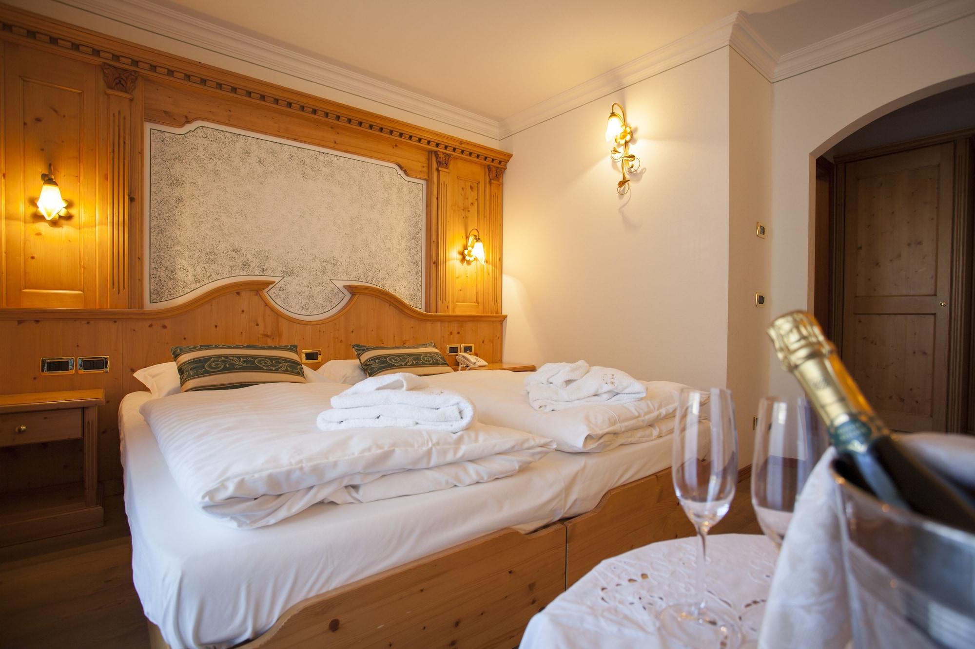 Hotel Chalet All'Imperatore Мадонна-ди-Кампильо Экстерьер фото