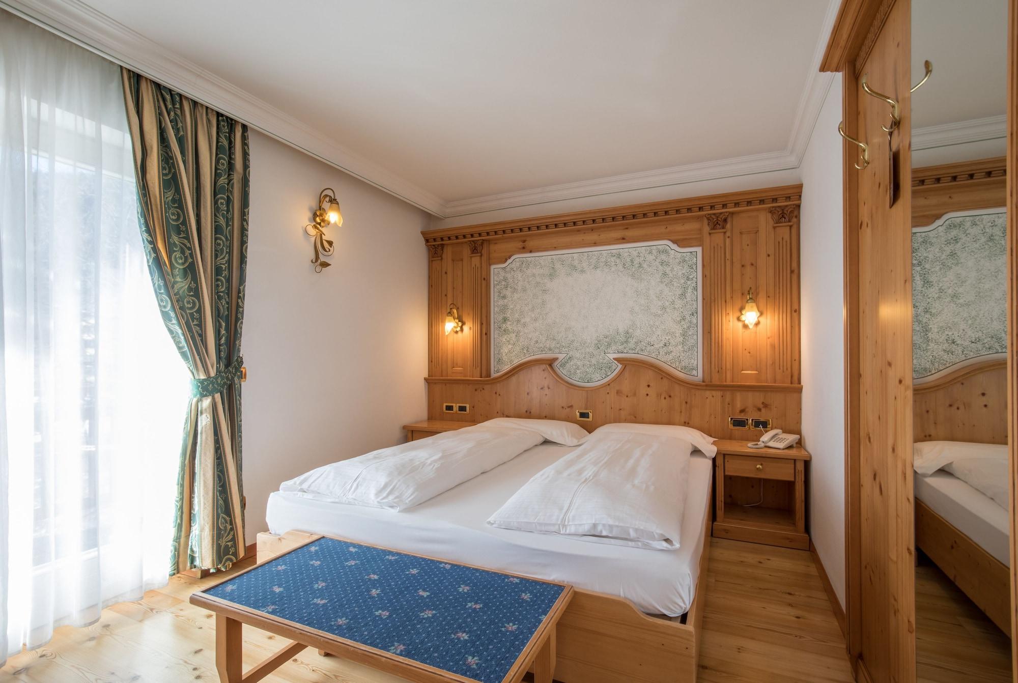 Hotel Chalet All'Imperatore Мадонна-ди-Кампильо Экстерьер фото