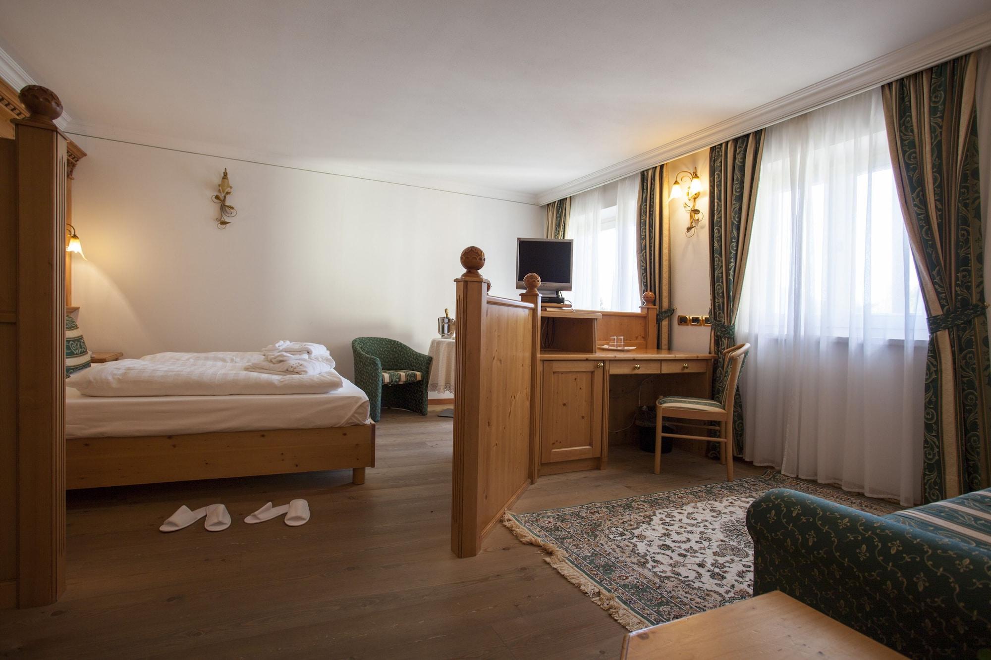 Hotel Chalet All'Imperatore Мадонна-ди-Кампильо Экстерьер фото