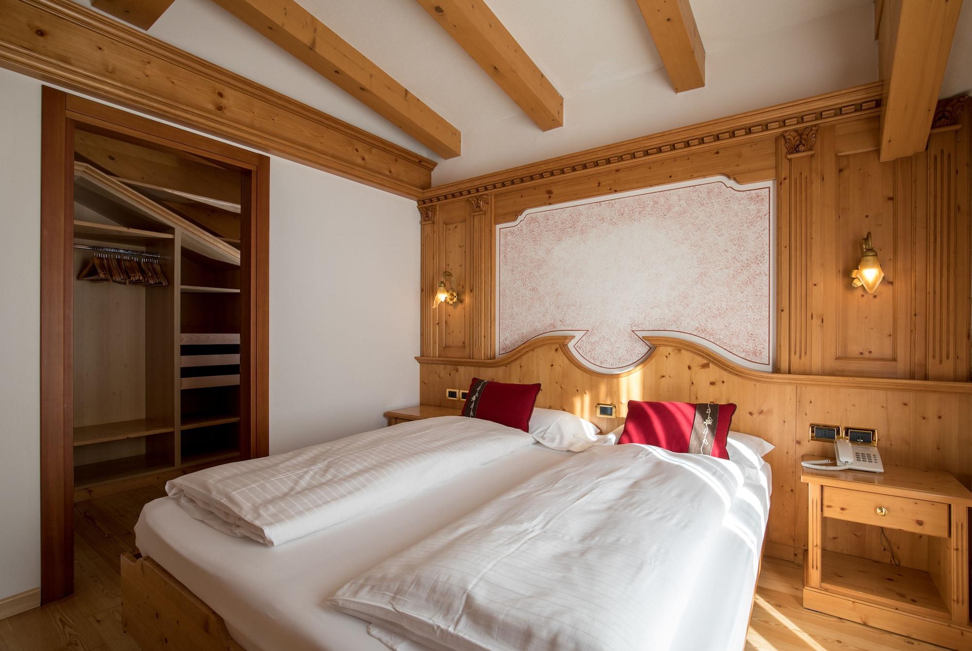 Hotel Chalet All'Imperatore Мадонна-ди-Кампильо Экстерьер фото