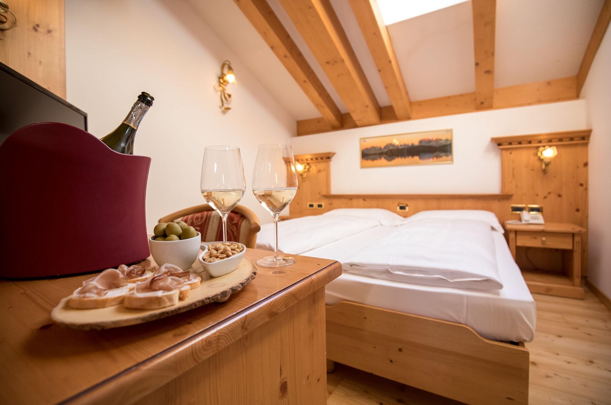 Hotel Chalet All'Imperatore Мадонна-ди-Кампильо Экстерьер фото