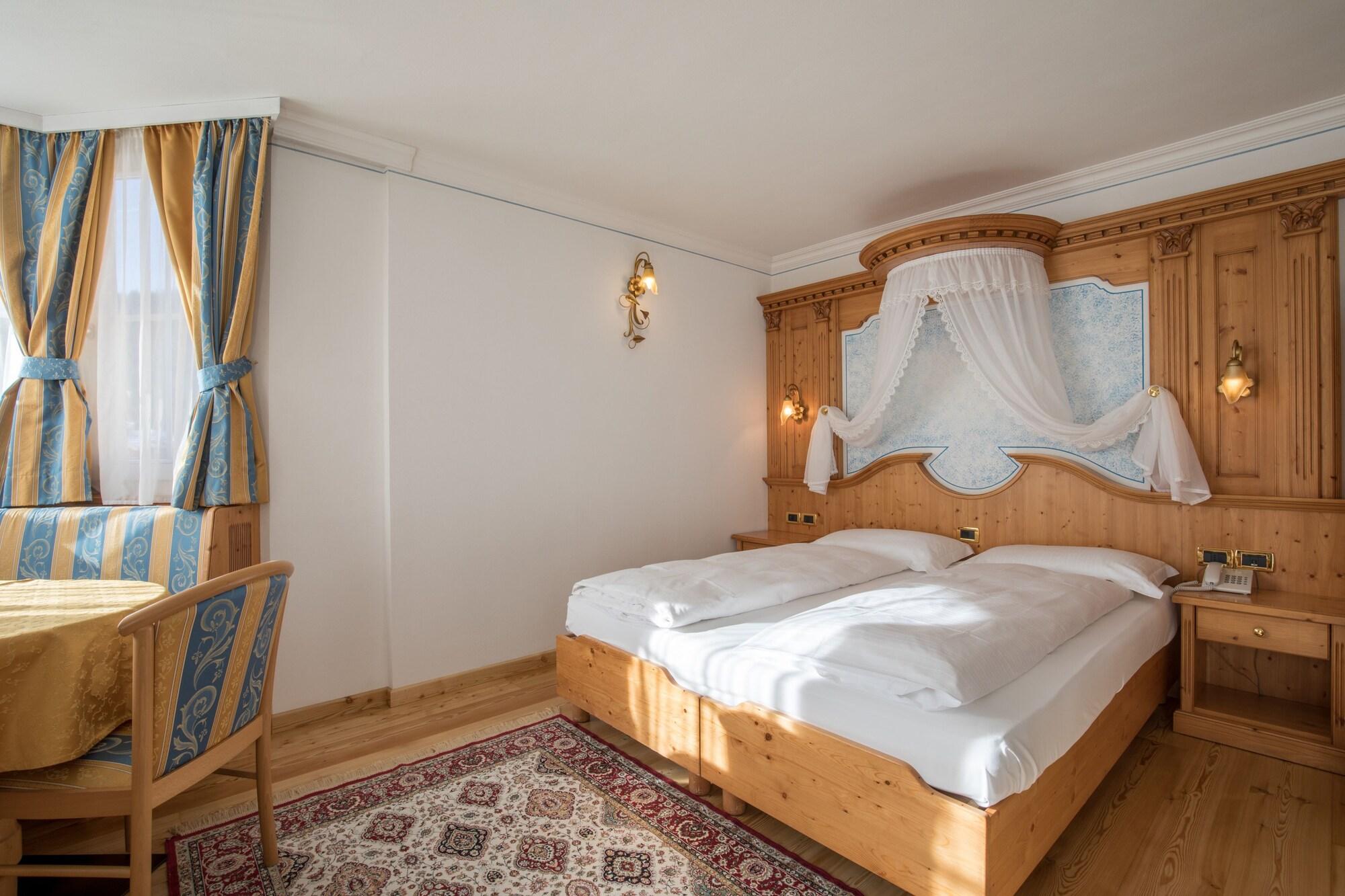 Hotel Chalet All'Imperatore Мадонна-ди-Кампильо Экстерьер фото
