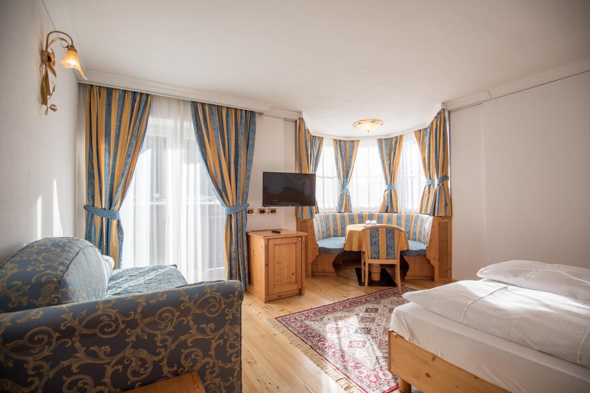 Hotel Chalet All'Imperatore Мадонна-ди-Кампильо Экстерьер фото