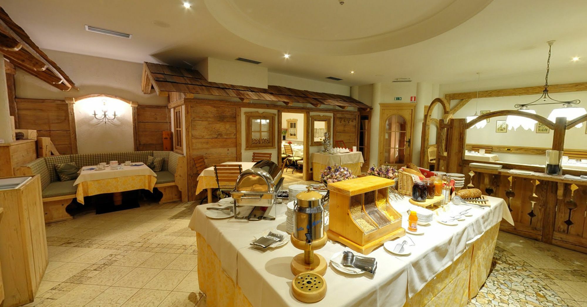 Hotel Chalet All'Imperatore Мадонна-ди-Кампильо Экстерьер фото