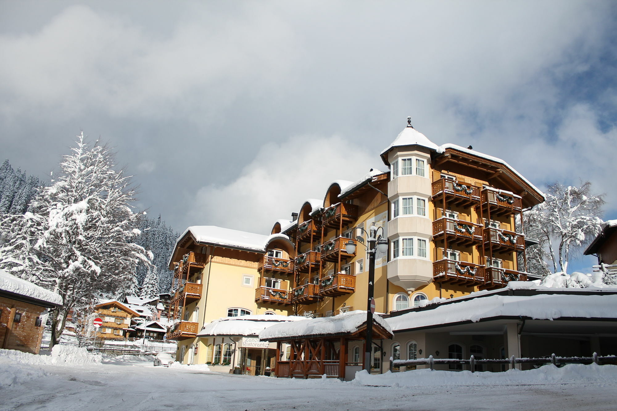 Hotel Chalet All'Imperatore Мадонна-ди-Кампильо Экстерьер фото